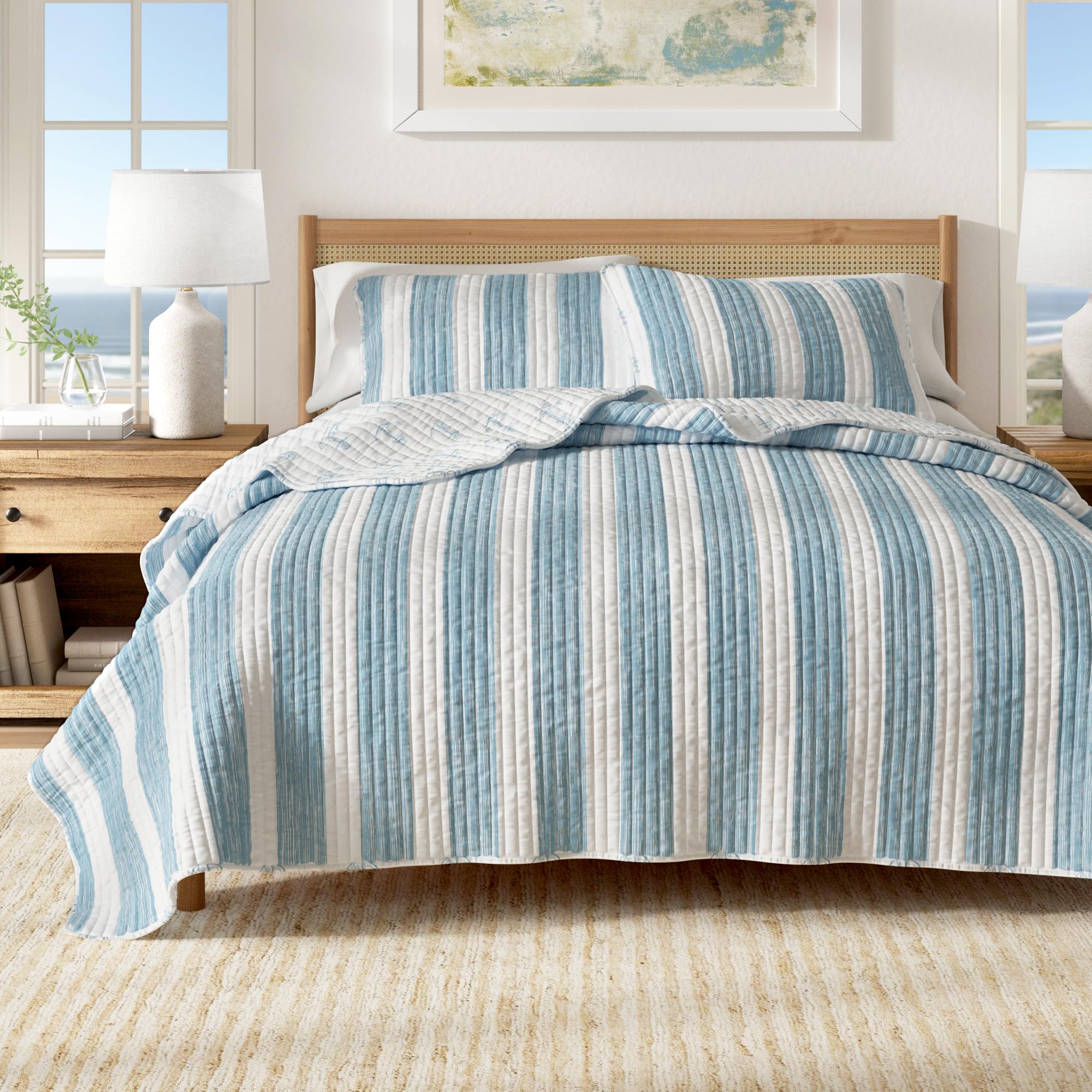 Great Bay Home Twin/Twin XL Coastal Bedding Set, Summer Beach Lover's 2-Piece Reversible Quilt, Beachgoers All Season Be